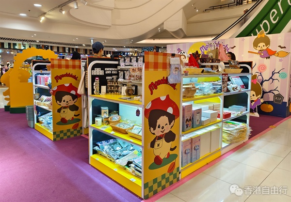 香港万圣狂欢 Monchhichi萌趣万圣节 × 疗愈秋期间限定店，打造奇幻家居体验